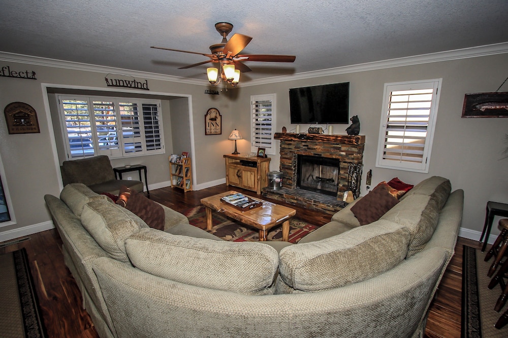 Condo, Multiple Beds, Balcony, Mountain View