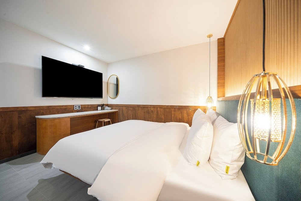 Premium Room - Photo 11