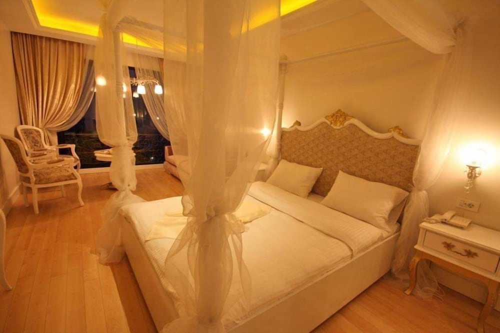 Honeymoon Room