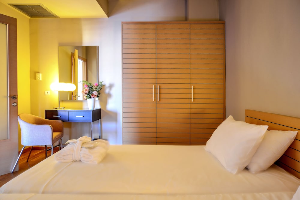 Economy Suite - Photo 2
