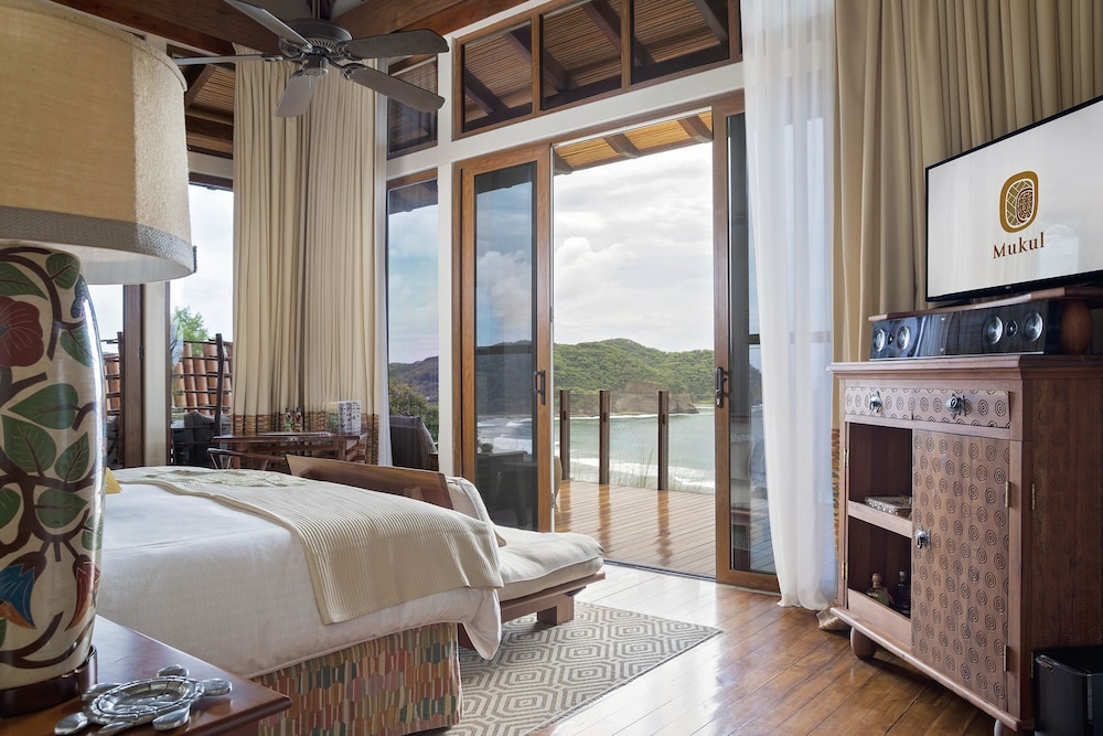 Suite, Ocean View (Tree)