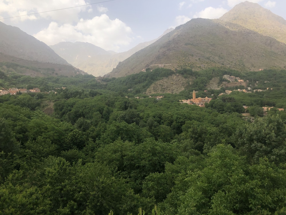 Panoramic Family Room, Balcony, Mountain View, photo 6
