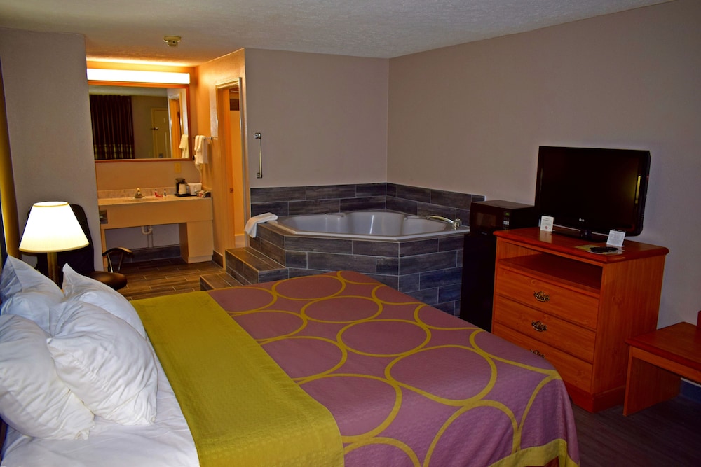 Studio Suite, 1 King Bed, Non Smoking, Hot Tub - Photo 3