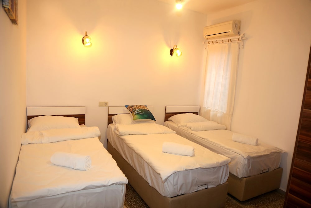 Standard Triple Room - Photo 26