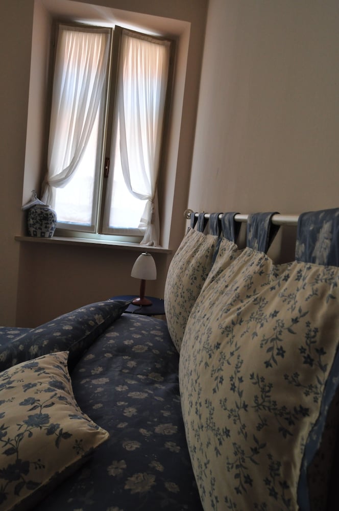 Double Room (with extra bed) photo 3