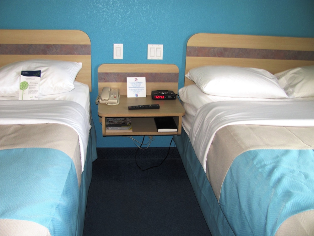 Standard Room, 2 Double Beds, Non Smoking - Photo 3