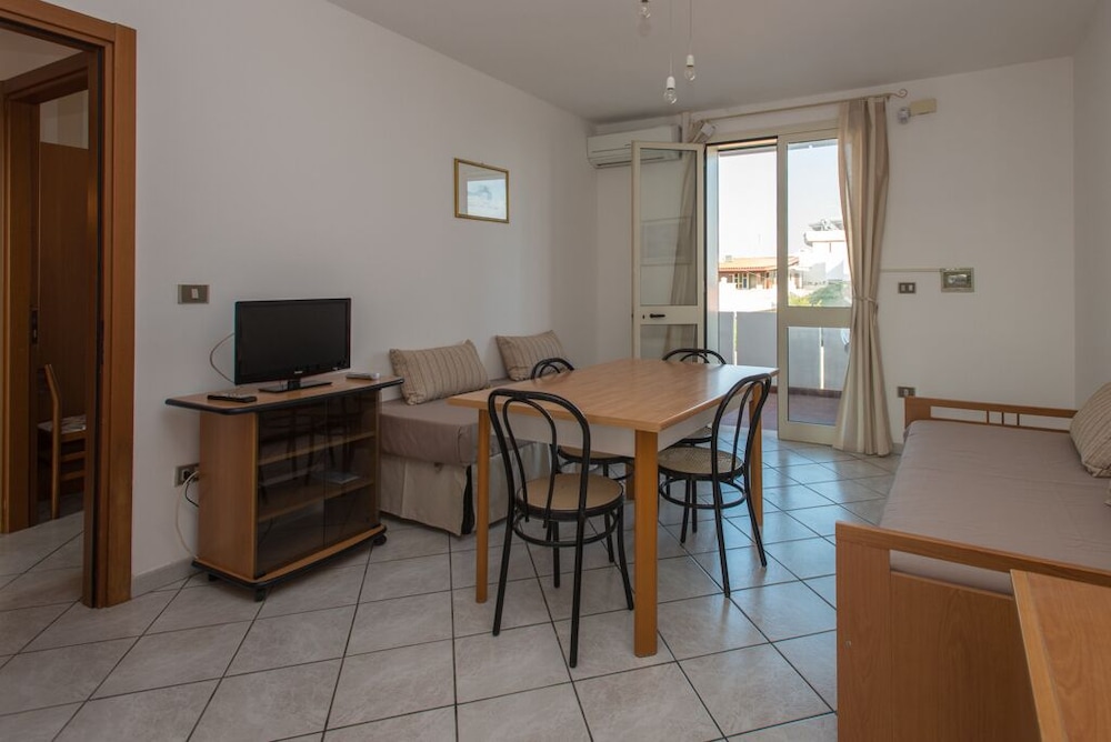 Family Apartment, 2 Bedrooms, Sea View photo 3