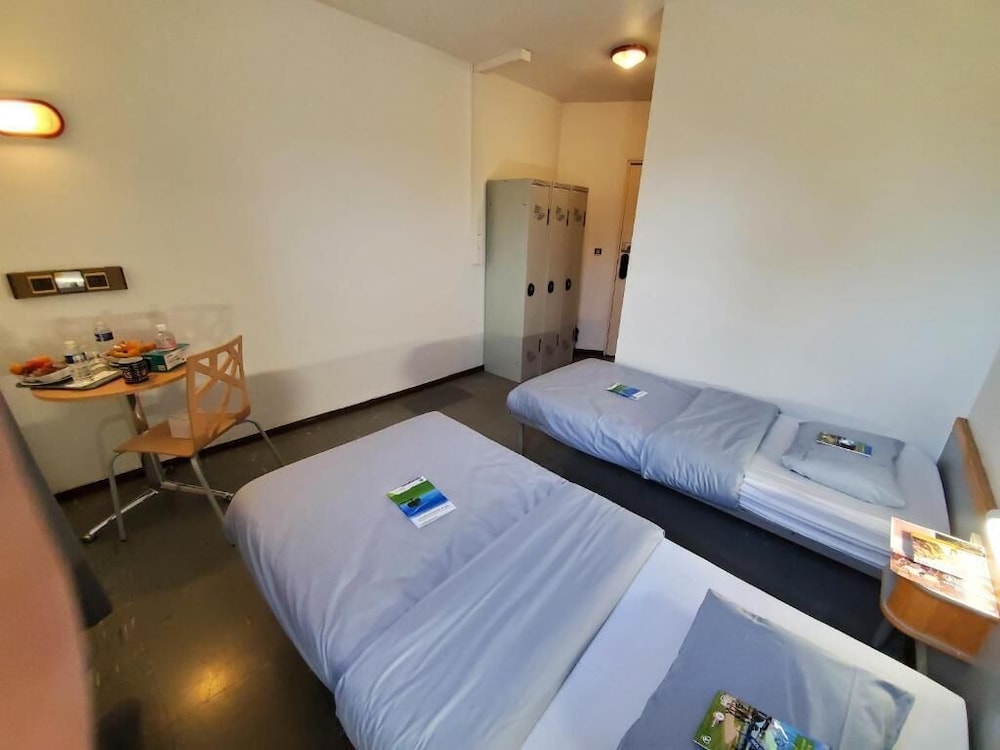 Triple Room with Ensuite Bathroom - Photo 11