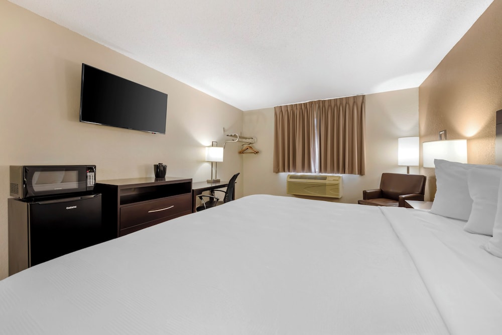 Room, 1 King Bed, Non Smoking - Photo 2