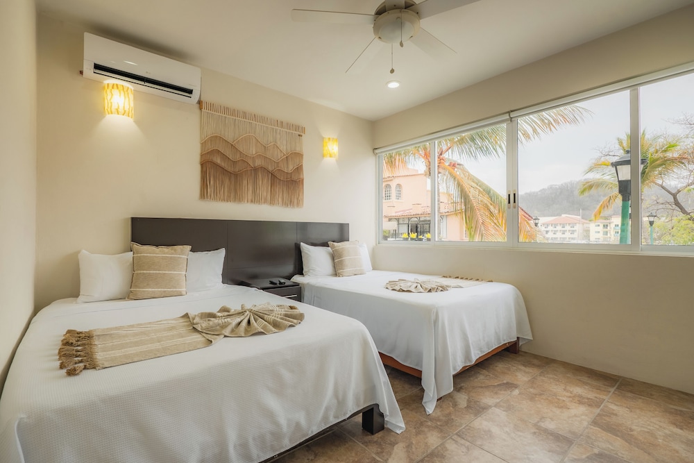 Suite, 2 Double Beds, City View