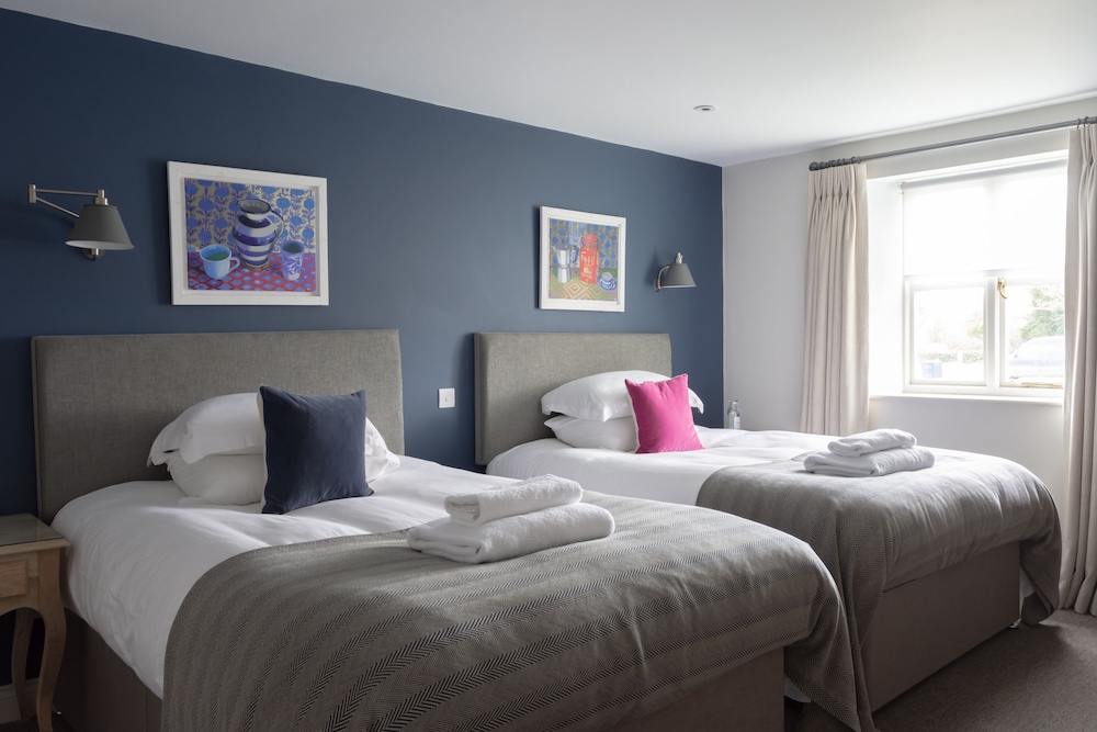 Standard Twin Room, Ensuite photo 1