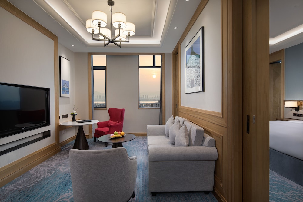 Deluxe Suite - Photo 1