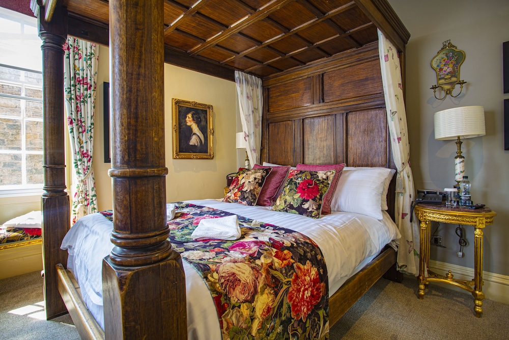 Deluxe Four Poster Room photo 3