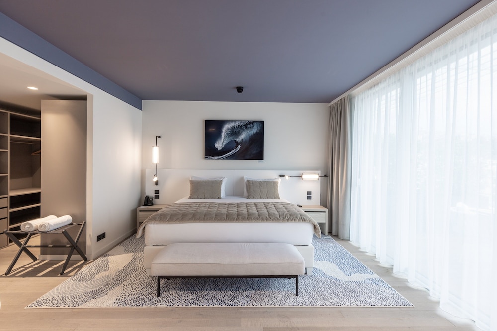 Premium Room - Photo 12