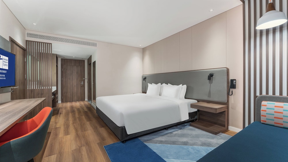 Room, 1 King Bed, Accessible - Photo 2