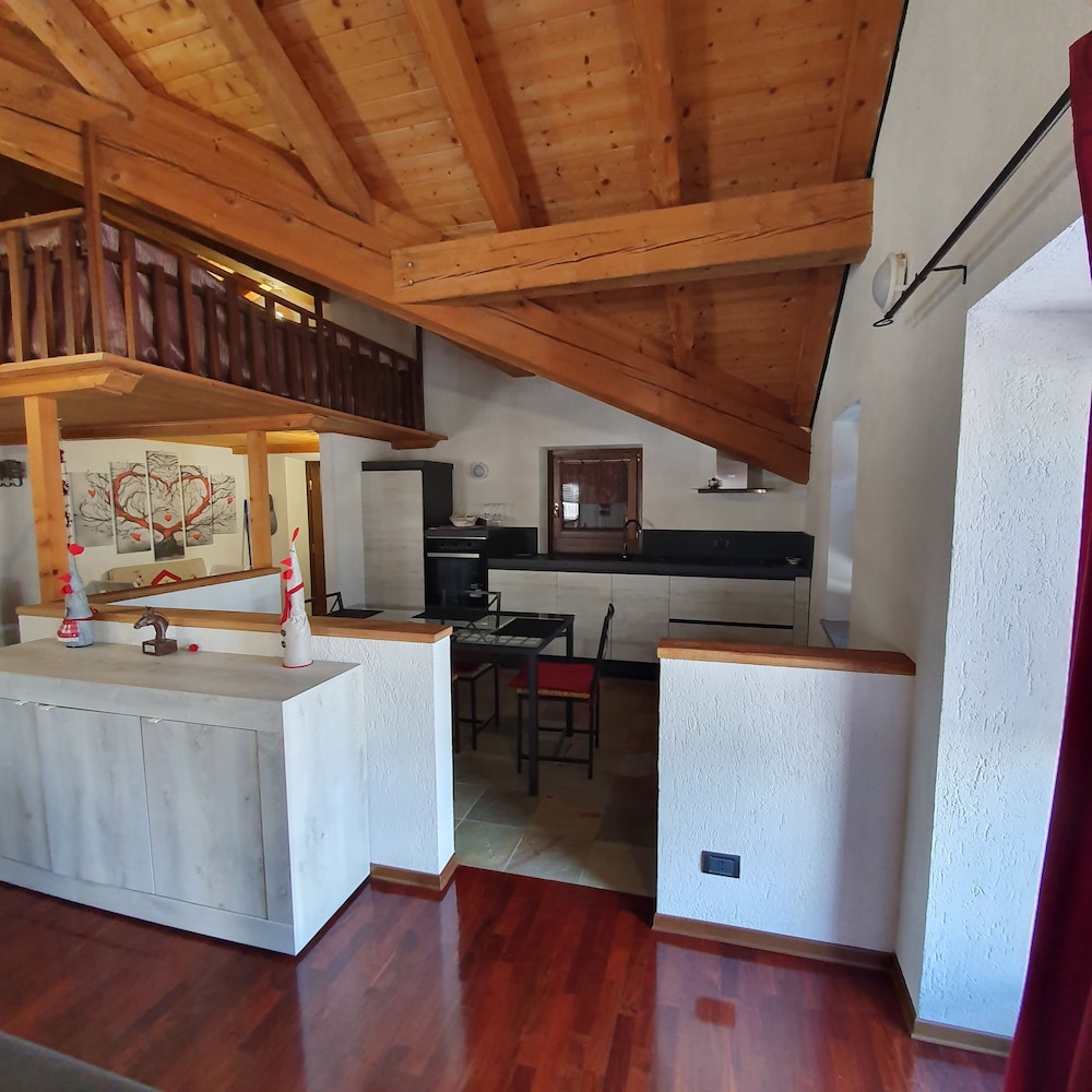 Honeymoon House photo 2
