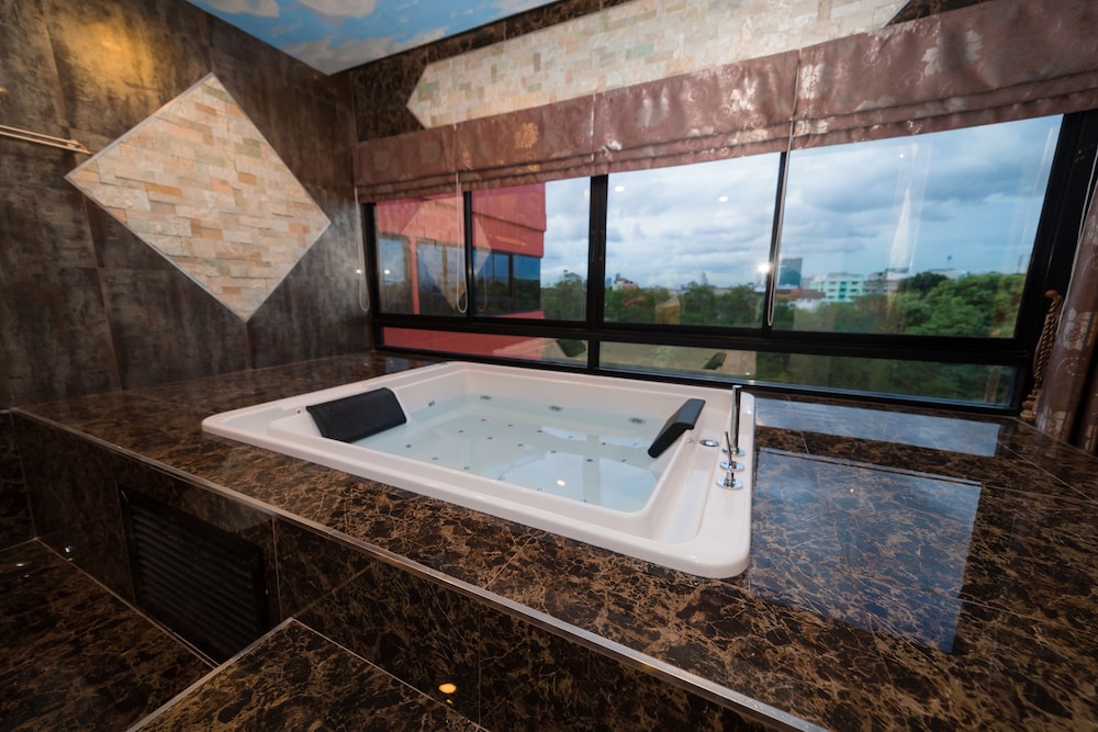 Honeymoon Studio Suite photo 2