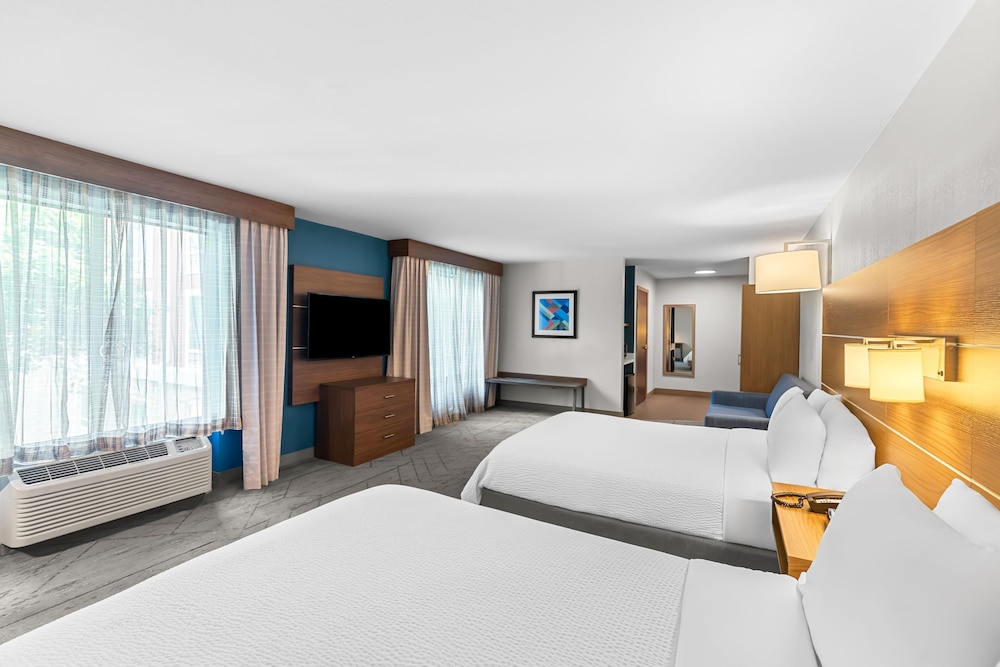 Suite, 2 Queen Beds - Photo 2