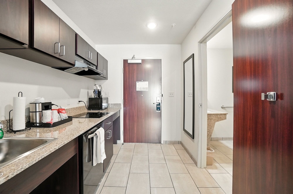 Suite, 1 King Bed with Sofa bed, Hearing Accessible, Non Smoking photo 2