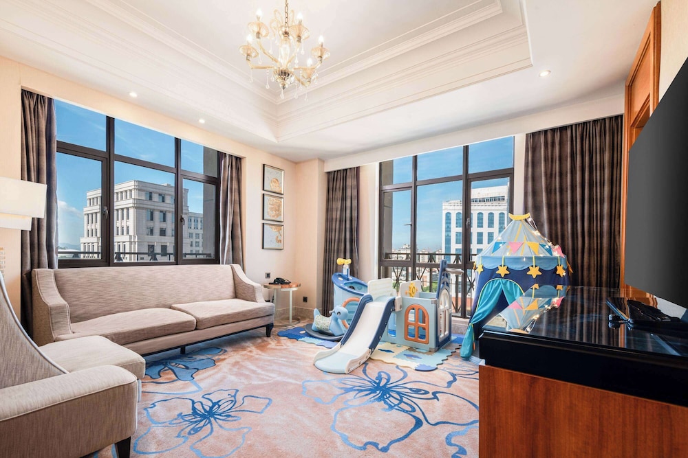 Family Suite, Multiple Beds, Non Smoking (Deluxe) photo 1