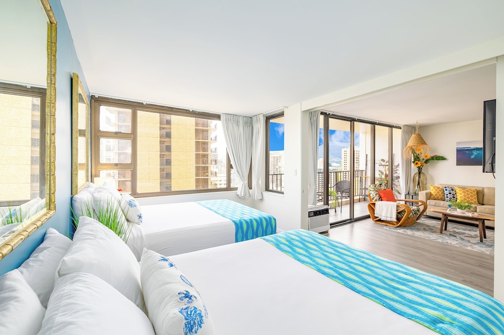 High Floor Ocean View Condo w/ 2 Beds and Parking: Family Condo, 1 Bedroom, Balcony, Partial Ocean View (0115) photo