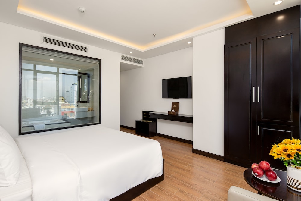 Deluxe Double Room, Bathtub, City View - Photo 2