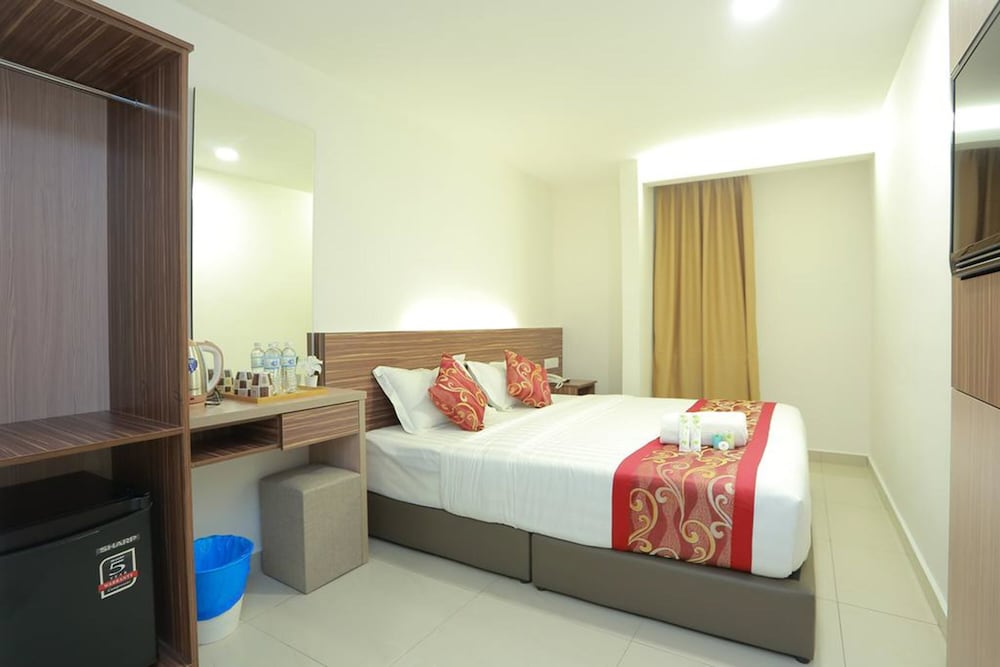 Basic Room, 1 Queen Bed