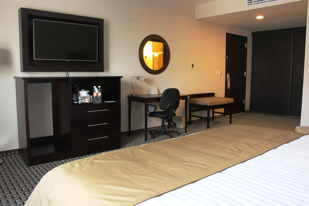 Standard Room, 1 King Bed - Photo 1