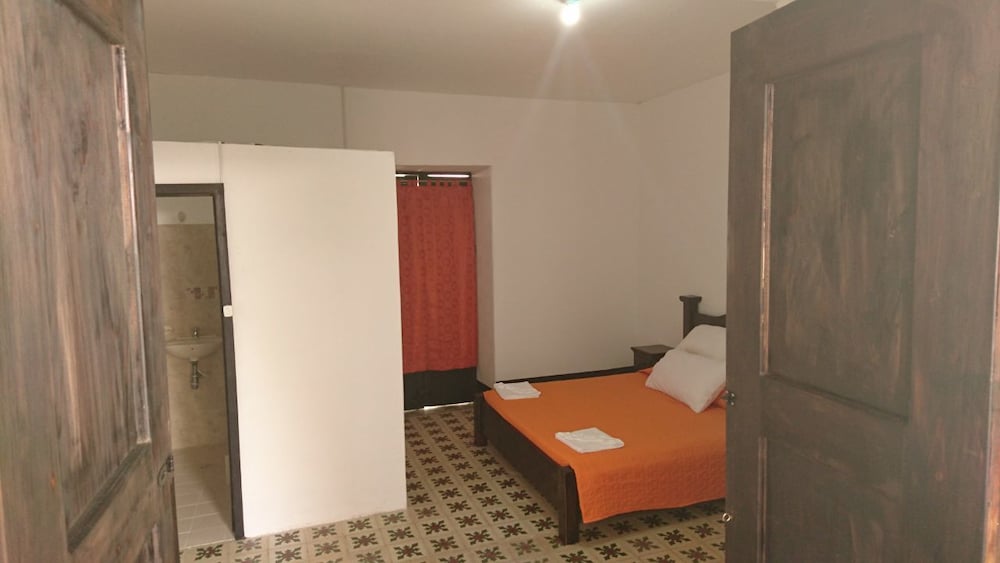 Double Room, 1 Queen Bed (Avellanal) photo 1