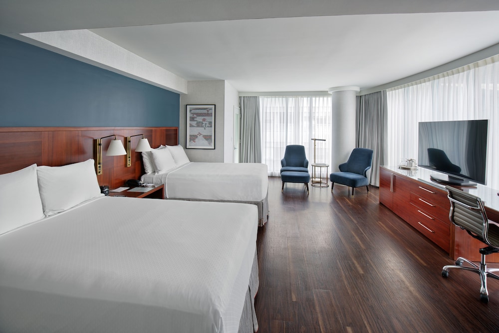 Junior Suite, 2 Double Beds, Corner (View) - Photo 1