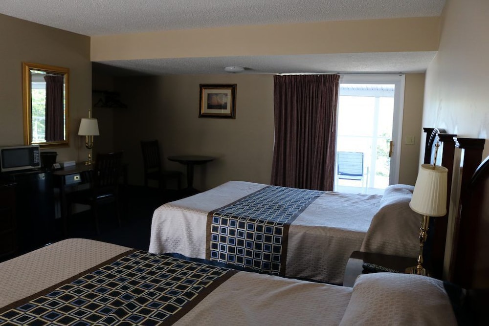 Deluxe Room with Balcony photo 1