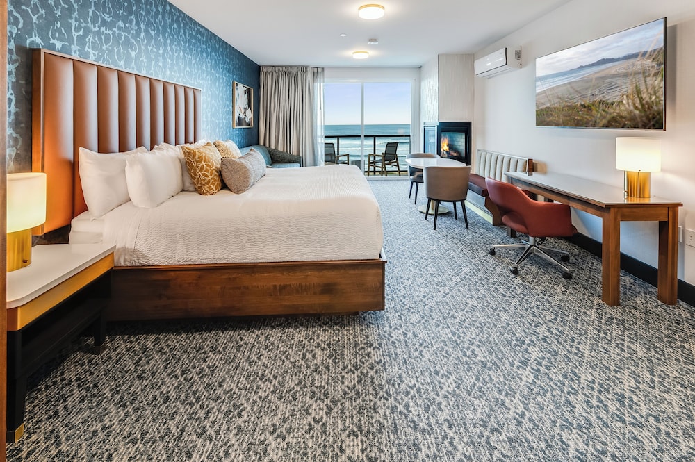 Signature King with Sleeper Sofa (Pet Friendly)