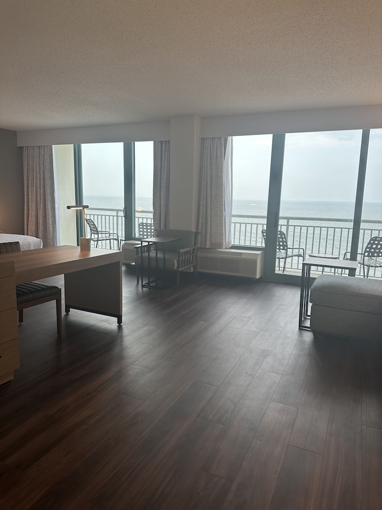 Oceanfront, 1 King Bed Suite, 1 Sofa Bed, Accessible, Bathtub, 9th Floor - Photo 11