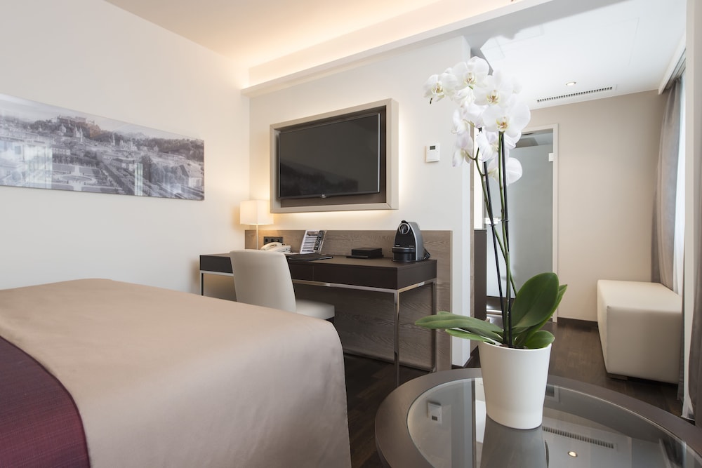 Grand Suite, 1 King Bed (Club Lounge Access)