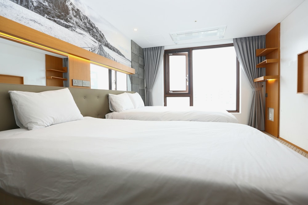 Superior Twin Room (for 2 people)