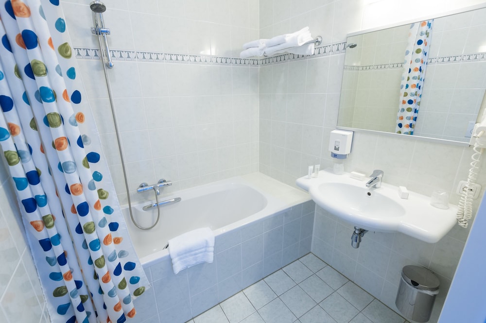 Basic Double Room photo 2