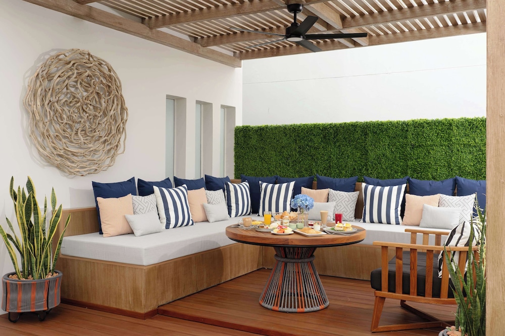 Garden View Corner Suite