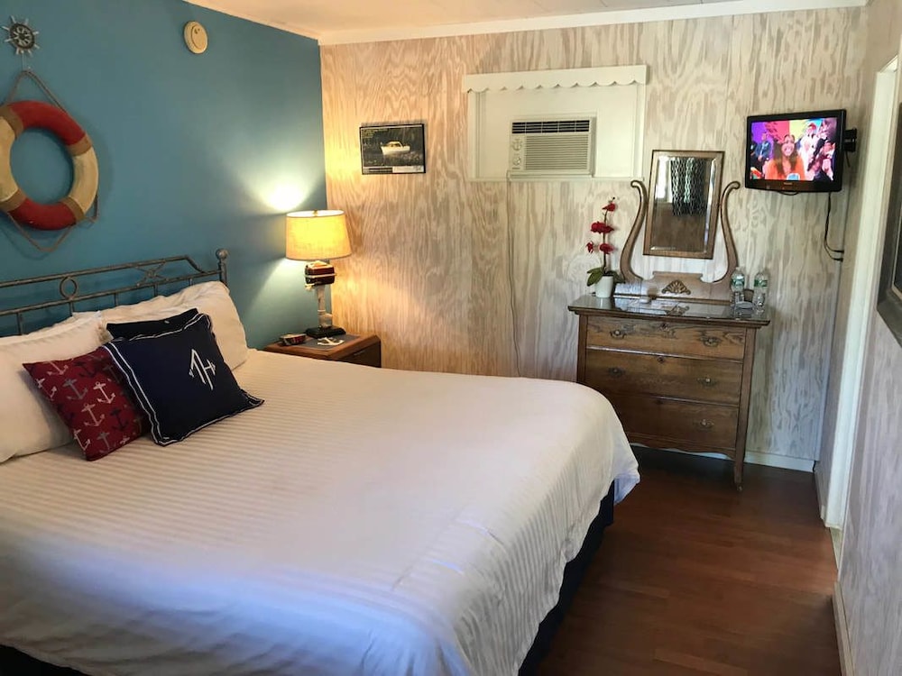Deluxe Room, 1 King Bed photo 1