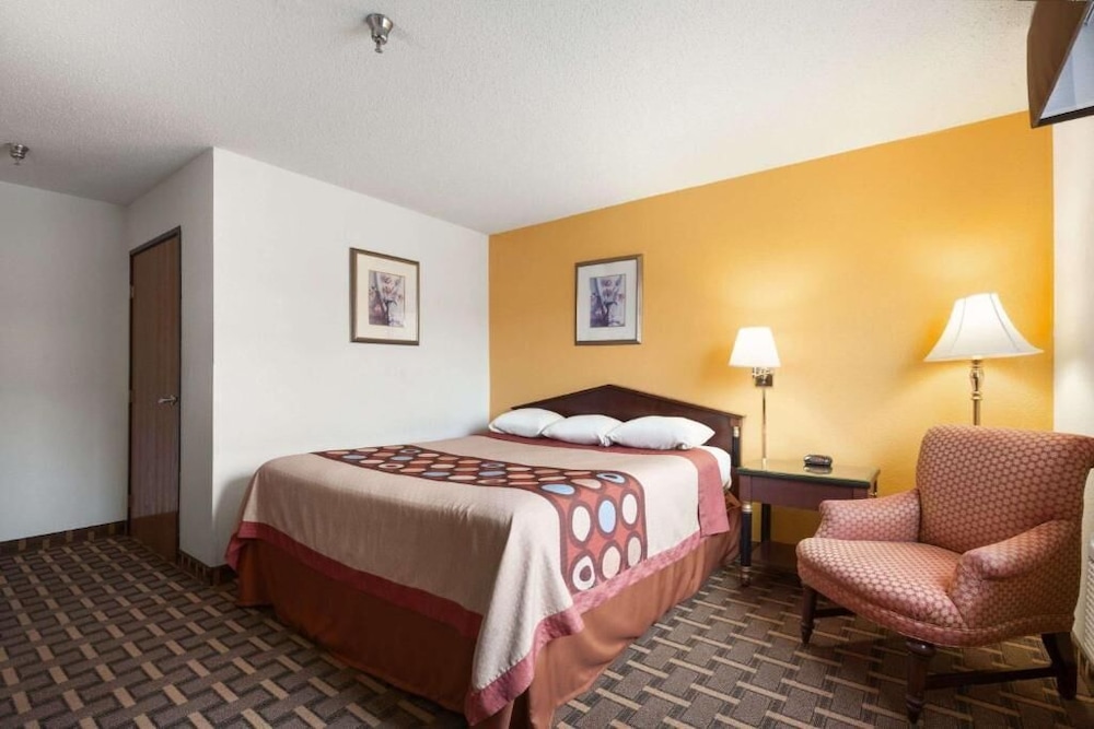 Basic Room, 1 Queen Bed photo 1