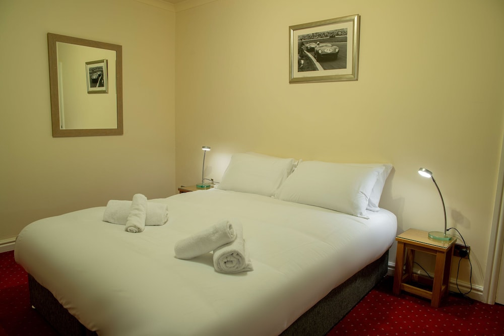 Standard Room, 1 Queen Bed photo 2