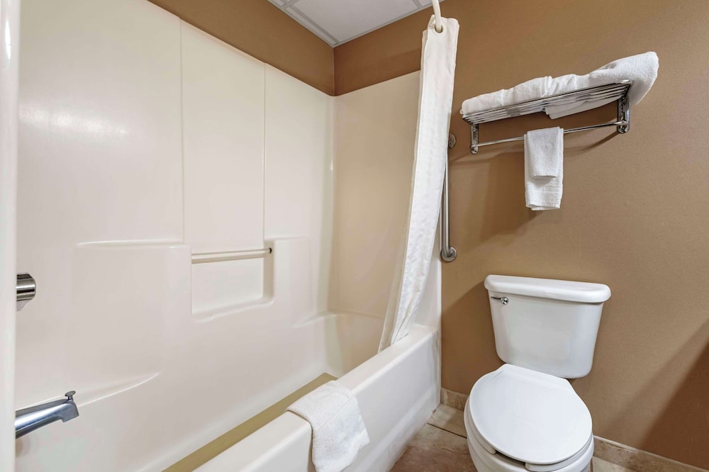 Standard Room, 1 King Bed, Non Smoking - Photo 4