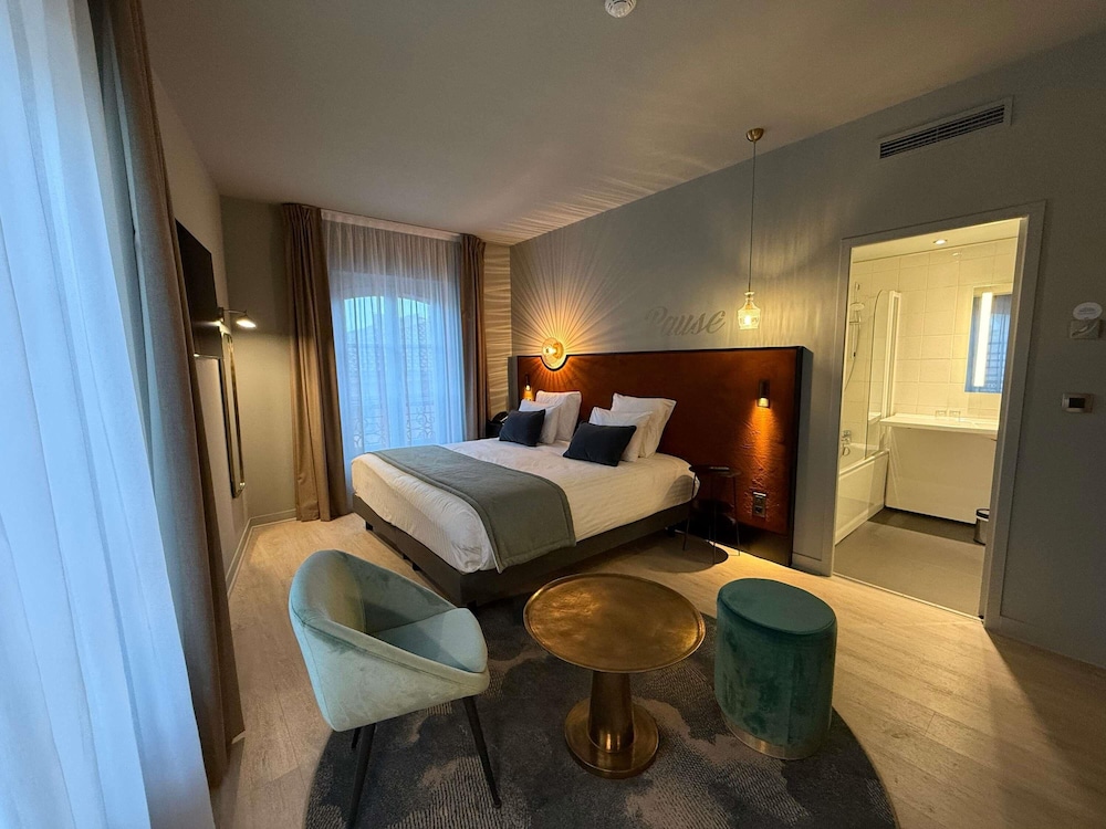 Standard Room, 1 King Bed - Photo 3