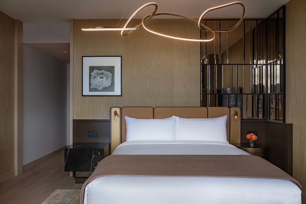Suite with One Double Bed (Non Smoking)