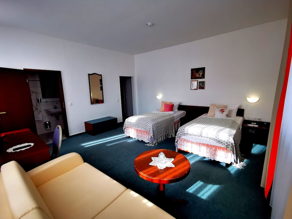 Twin Room (ALMA's)