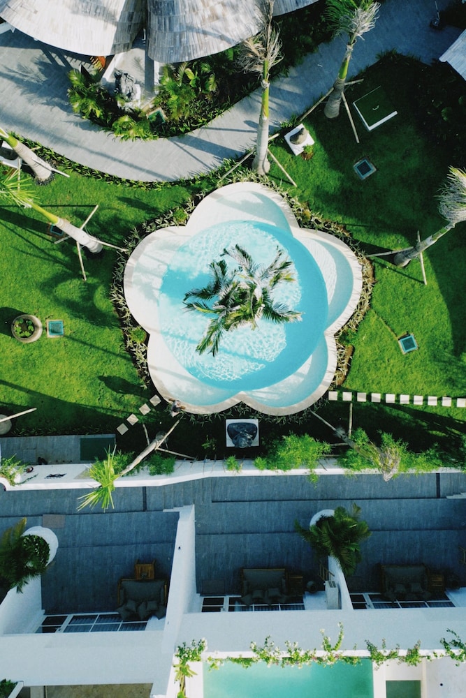 Deluxe Double Room, Pool View