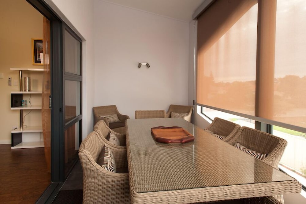 Luxury Villa, 3 Bedrooms, Accessible photo 3