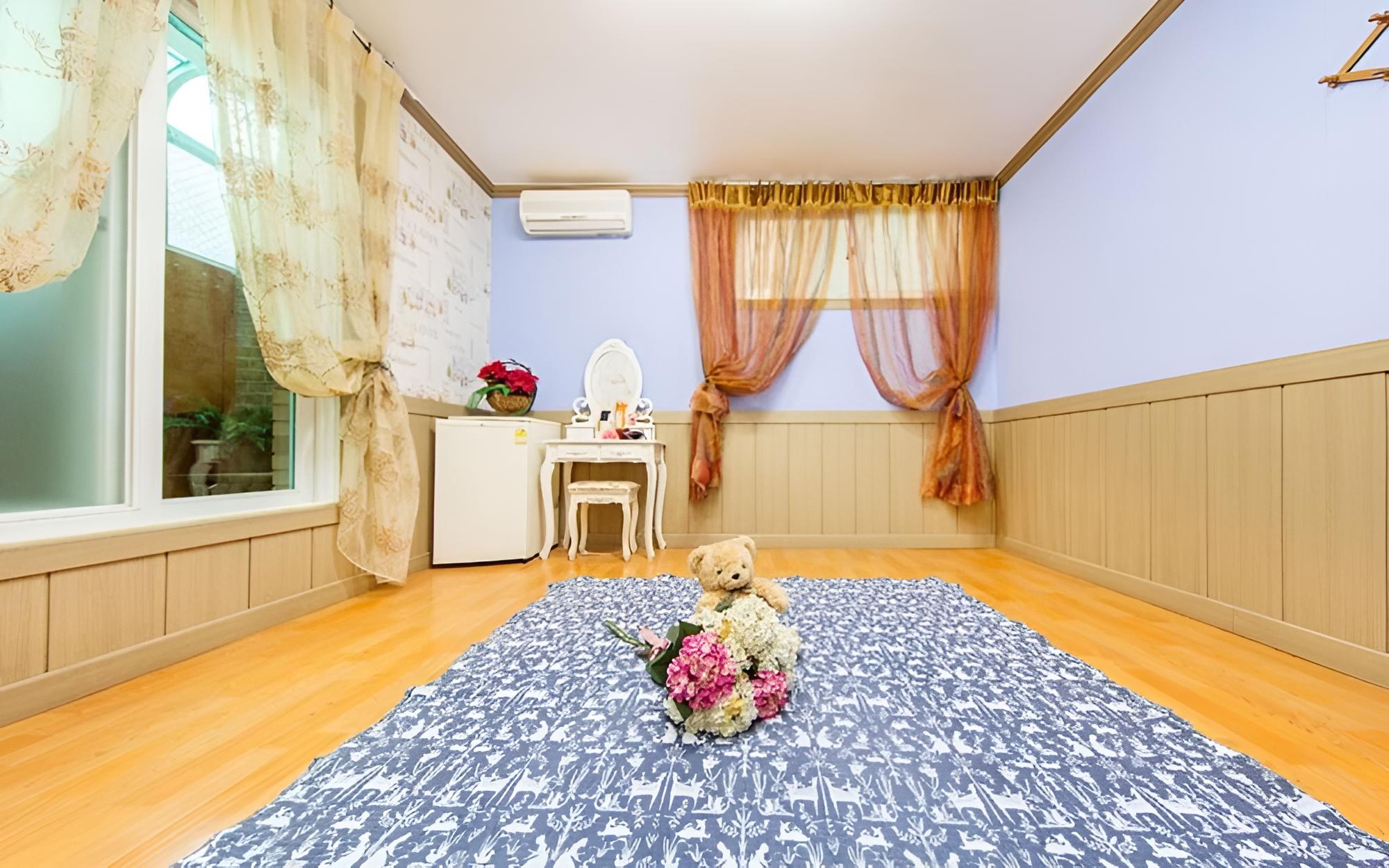 Room (Small Ondol (B1 floor)) photo 2