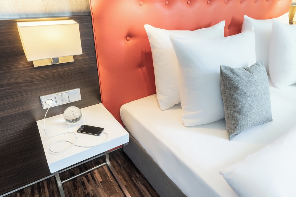 Premium Room, 1 Queen Bed, Kitchenette (Up to 3 Adults)