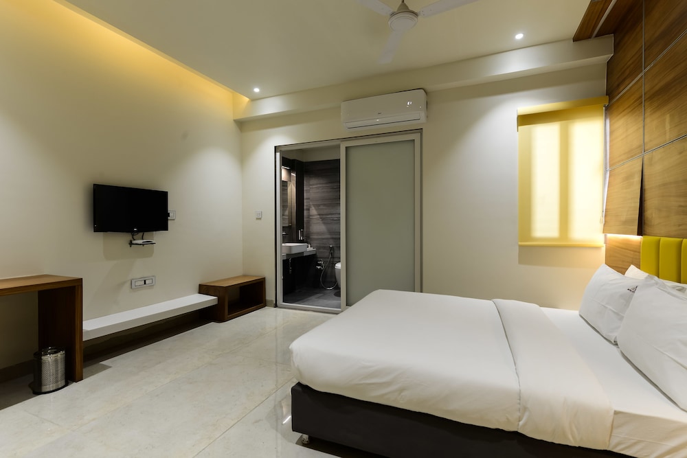 Premium Room, 1 Double Bed - Photo 12