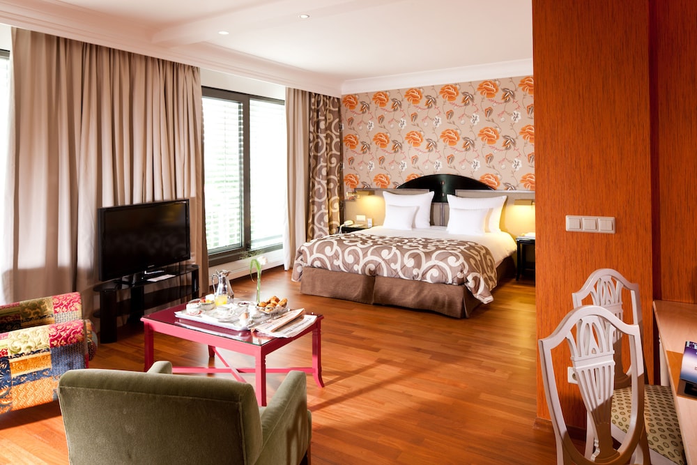 Suite - Photo 5